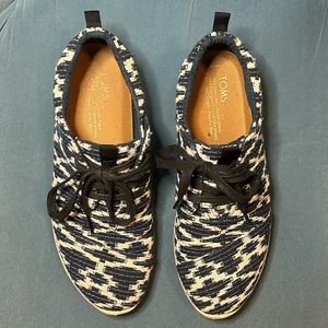 TOMS | Size 8 | Woven Lace Up Sneakers